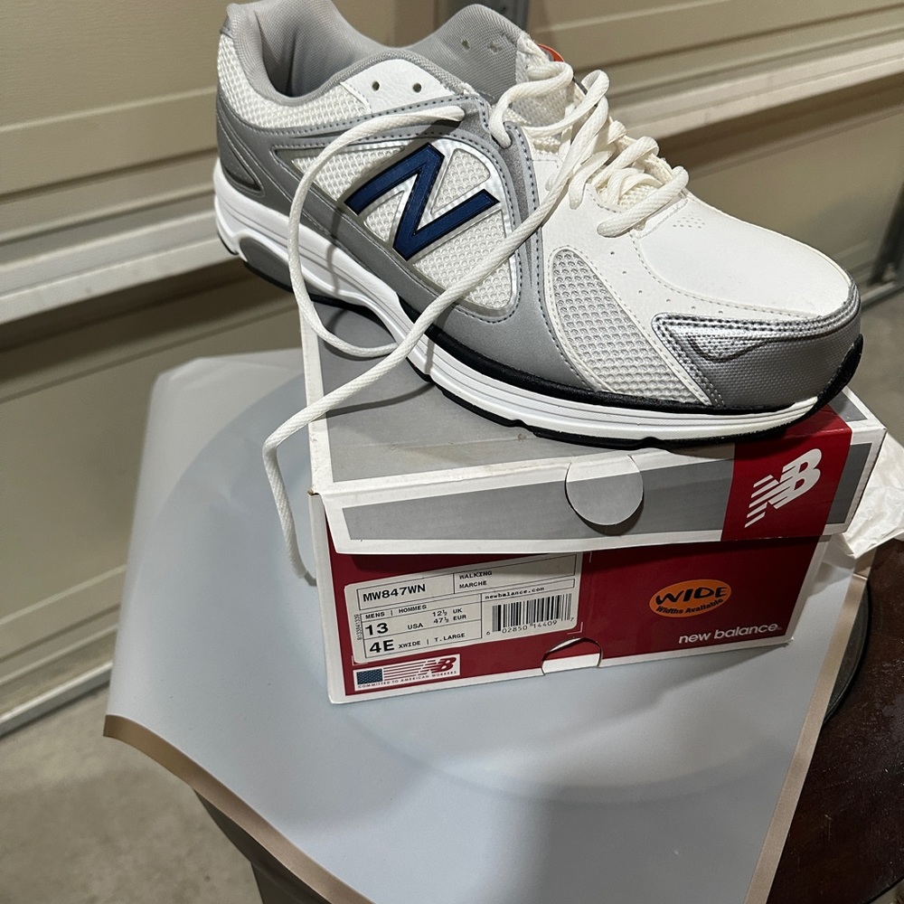 New balance shoes, size 13